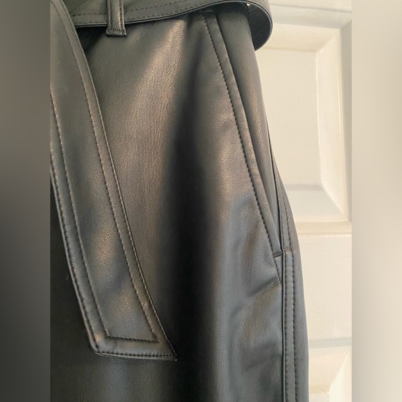 Loft Faux Leather Belted Pants. Size 2 - Picture 2 of 5
